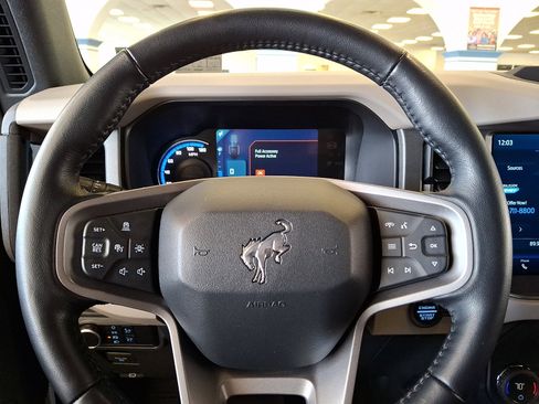 Used 2024 Ford Bronco Wildtrak image 18