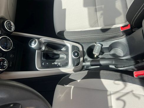 Used 2020 Hyundai Venue SEL FWD image 15