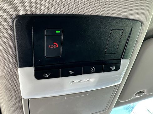 Used 2023 Nissan Rogue SV image 31