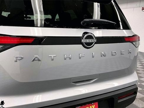 New 2025 Nissan Pathfinder S image 18