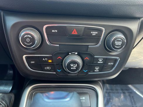 Used 2021 Jeep Compass Sport w/ Cold Weather Group FWD image 18