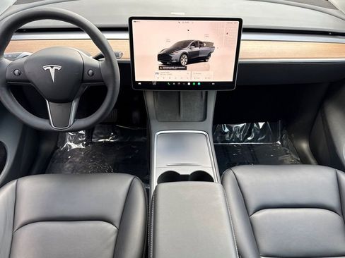 Used 2024 Tesla Model Y Long Range AWD/4WD image 12