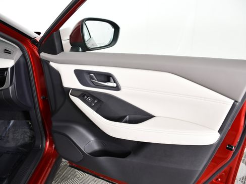 Used 2023 Nissan Rogue SL AWD/4WD image 42