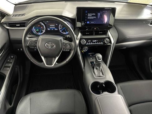 Used 2024 Toyota Venza LE image 13