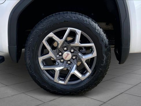 Certified 2023 GMC Sierra 1500 SLT image 11