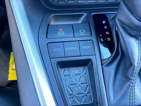 Used 2025 Toyota RAV4 XLE Premium image 30