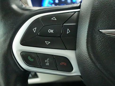Used 2017 Chrysler Pacifica Touring-L Plus FWD image 38