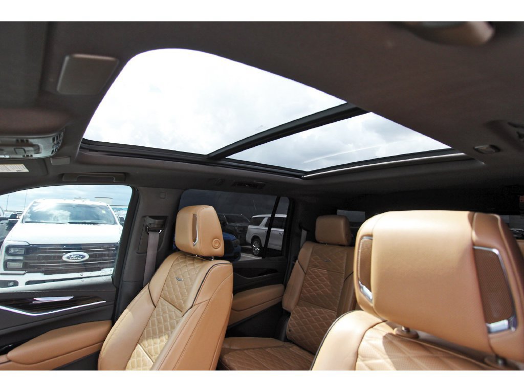 Used 2023 Cadillac Escalade ESV Premium Luxury AWD/4WD image 30