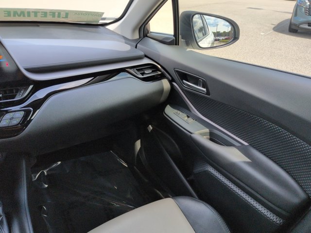 Used 2020 Toyota C-HR LE FWD image 18