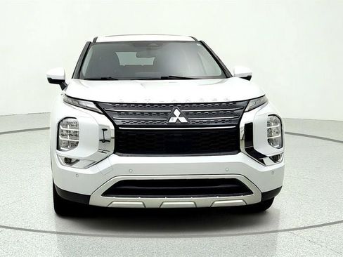 Used 2024 Mitsubishi Outlander SE Black Edition FWD image 2