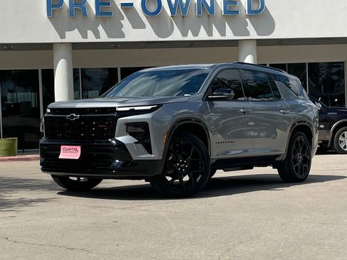 Used 2026 Chevrolet Traverse RS FWD image 2