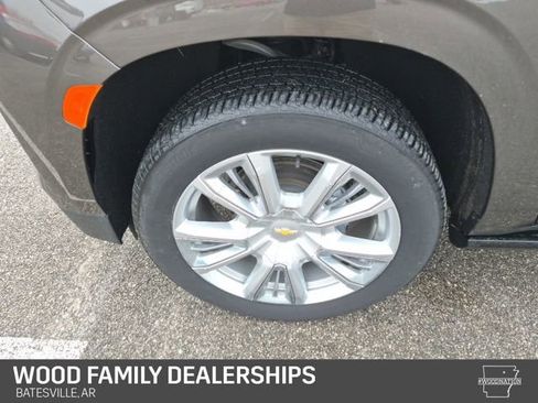 Used 2021 Chevrolet Suburban High Country w/ Premium Package image 11