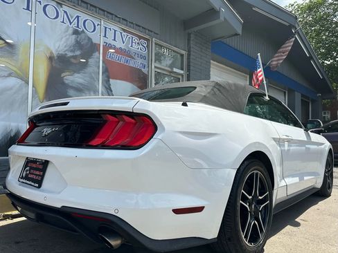 Used 2018 Ford Mustang Premium image 3