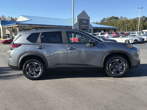 Used 2024 Nissan Rogue SV image 28