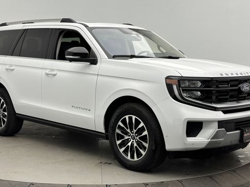 Used 2025 Ford Expedition Platinum image 3