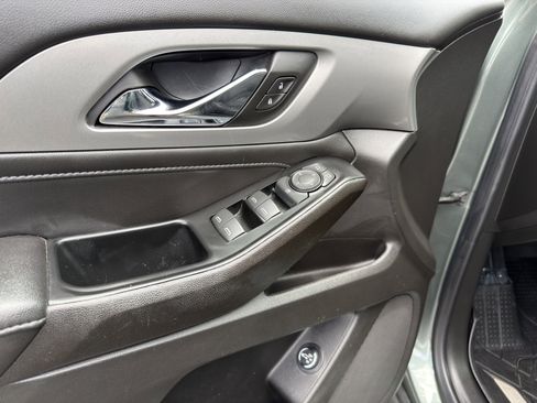 Used 2023 Chevrolet Traverse LT FWD image 27