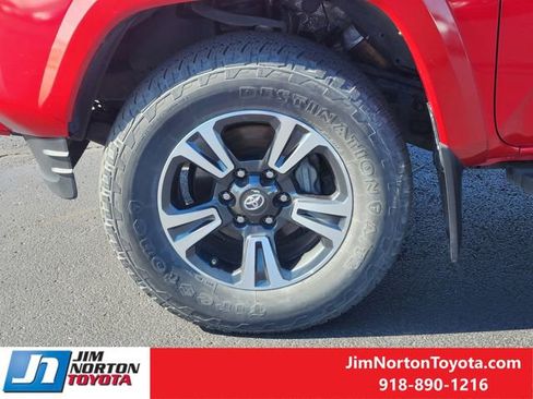 Used 2018 Toyota Tacoma TRD Sport image 13