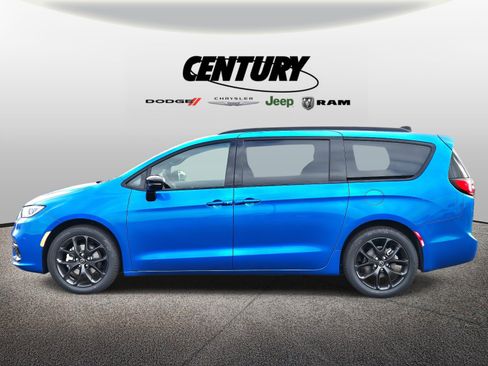 New 2026 Chrysler Pacifica Select w/ S Appearance Package FWD image 7