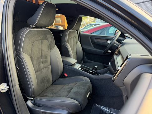 Used 2023 Volvo C40 P8 Recharge Ultimate w/ Protection Package Premier image 29