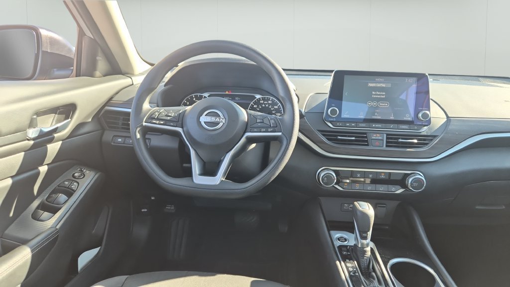 Used 2024 Nissan Altima 2.5 SV FWD image 11
