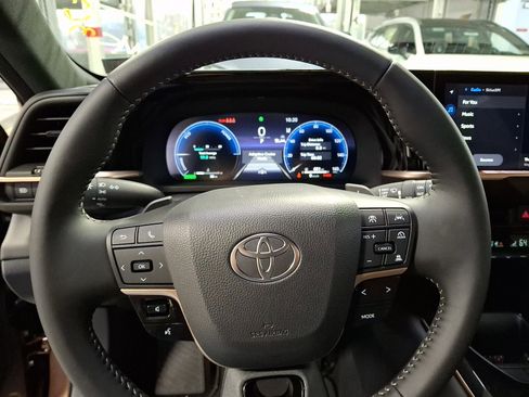 New 2025 Toyota Crown Signia image 13