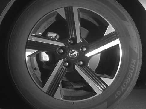 Used 2025 Nissan Sentra SV FWD image 12