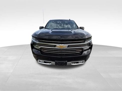 Used 2019 Chevrolet Silverado 1500 High Country w/ Technology Package AWD/4WD image 2