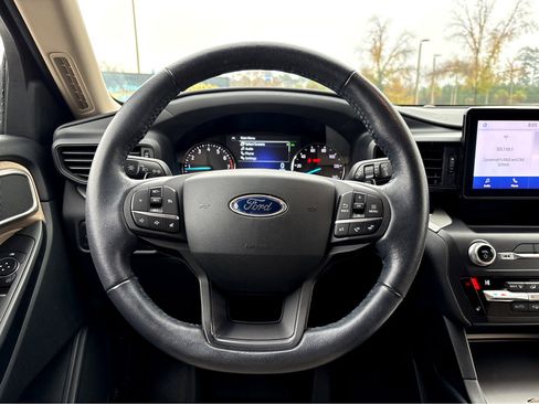 Used 2020 Ford Explorer XLT w/ Comfort Package image 13