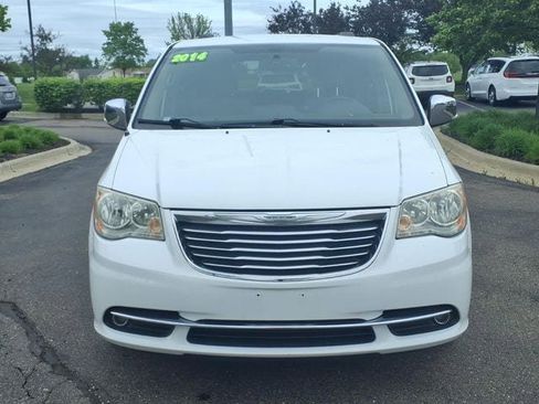 Used 2014 Chrysler Town & Country Touring-L w/ Driver Convenience Group FWD image 2