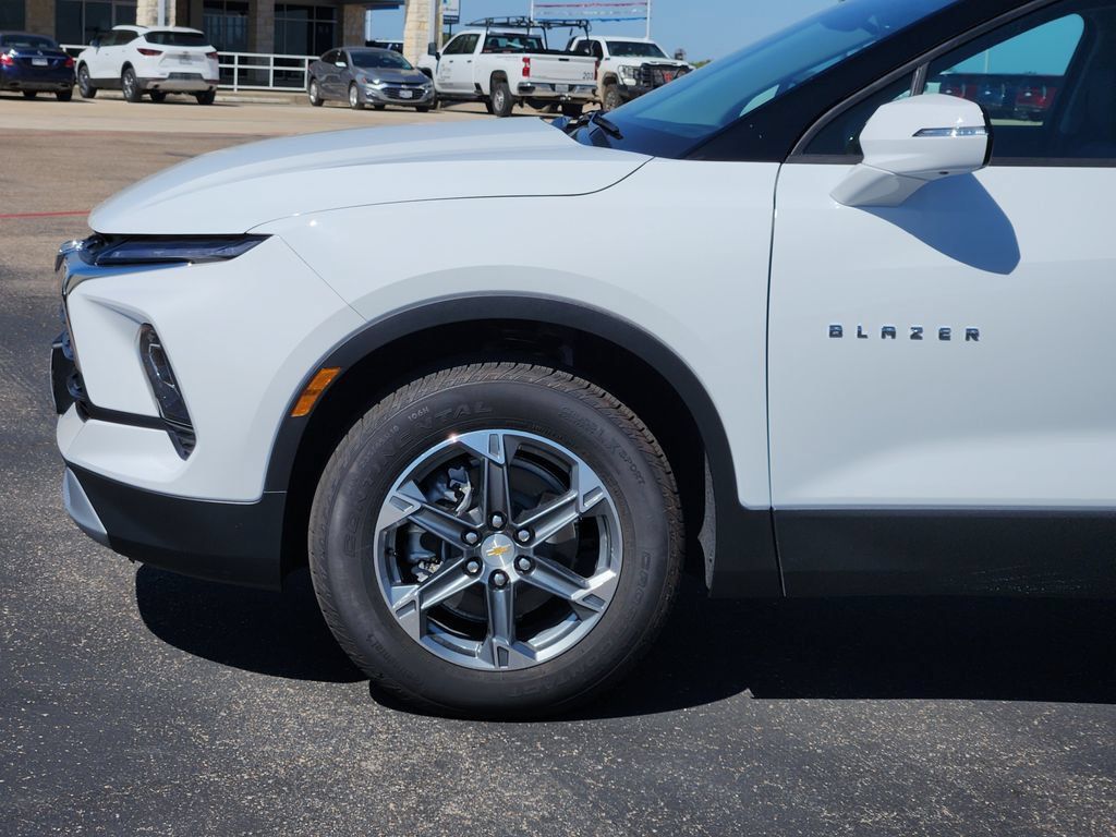 New 2026 Chevrolet Blazer LT w/ Sound & Technology Package FWD image 6
