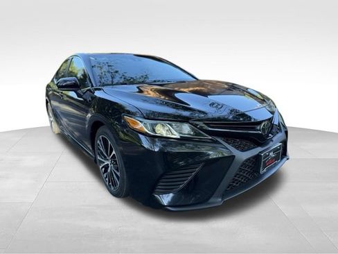 Used 2019 Toyota Camry SE FWD image 7