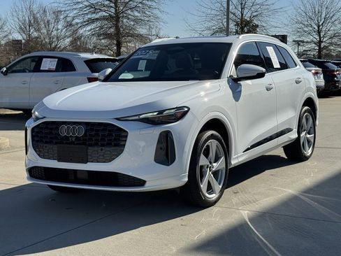 Used 2025 Audi Q5 2.0T Premium w/ Convenience Package image 9