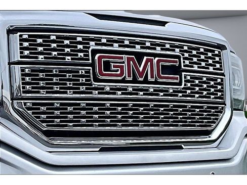 Used 2017 GMC Sierra 1500 Denali w/ Denali Ultimate Package AWD/4WD image 48