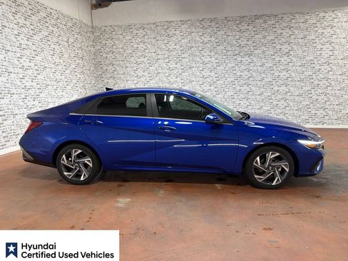 Used 2025 Hyundai Elantra SEL FWD image 7