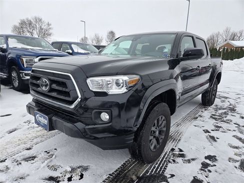 Used 2022 Toyota Tacoma SR5 image 3
