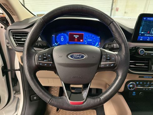 Used 2020 Ford Escape Titanium w/ Titanium Premium Package 2.0 AWD/4WD image 7