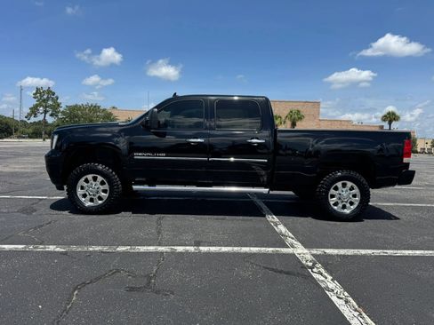 Used 2011 GMC Sierra 2500 Denali w/ Suspension Package, Off-Road AWD/4WD image 9