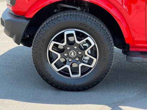 Used 2024 Ford Bronco Outer Banks AWD/4WD image 14