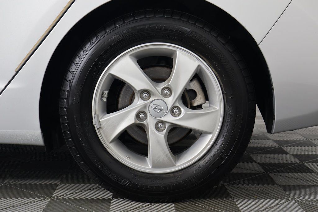 Used 2014 Hyundai Elantra SE FWD image 16