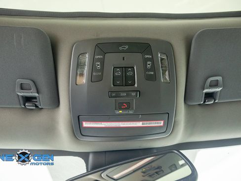 Used 2024 Toyota Sienna Limited AWD/4WD image 21