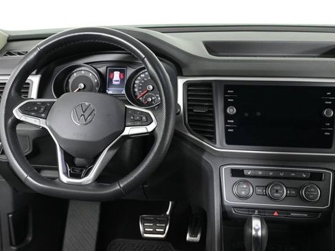 Certified 2021 Volkswagen Atlas SE w/ Panoramic Sunroof Package image 3