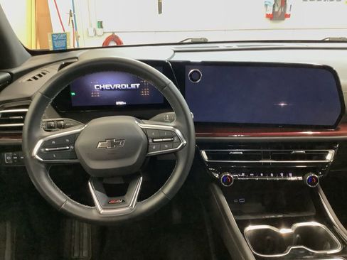 Used 2024 Chevrolet Traverse Z71 AWD/4WD image 6