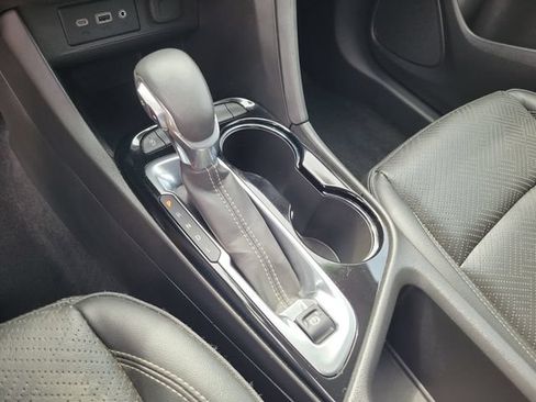 Used 2022 Buick Encore GX Essence w/ Experience Buick Package FWD image 31