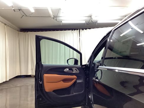 New 2026 Chrysler Pacifica Pinnacle w/ Trailer Tow Group image 12