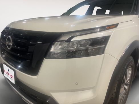 Used 2023 Nissan Pathfinder SL w/ Lighting Package (N92) image 9
