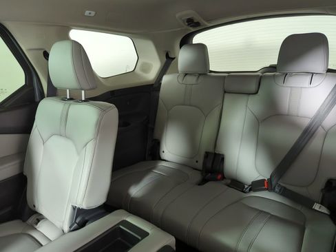 New 2025 Honda Pilot Touring image 28