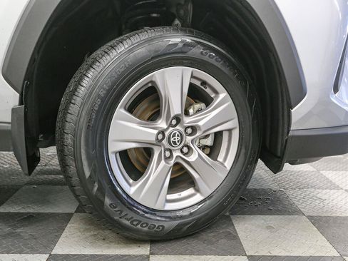 Used 2025 Toyota RAV4 LE AWD/4WD image 15