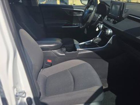 Used 2021 Toyota RAV4 LE AWD/4WD image 21
