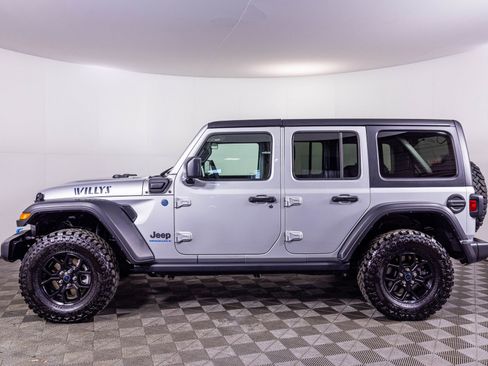Used 2024 Jeep Wrangler Unlimited image 15