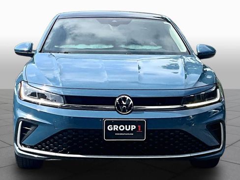 Used 2025 Volkswagen Jetta SE FWD image 4